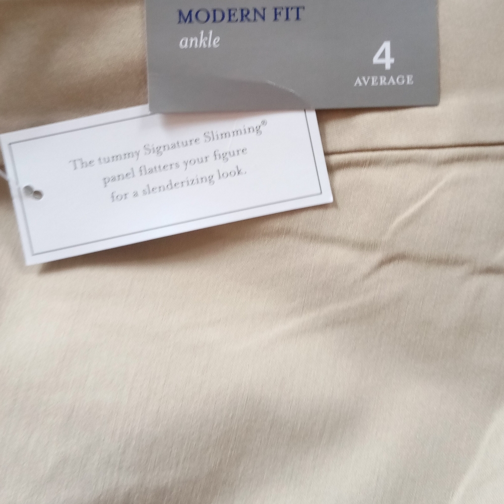 Signature slimming pants